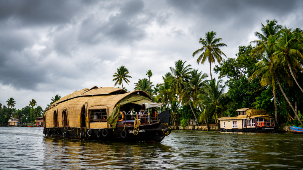 Alappuzha Travel Guide: 10 Amazing Reasons to Visit