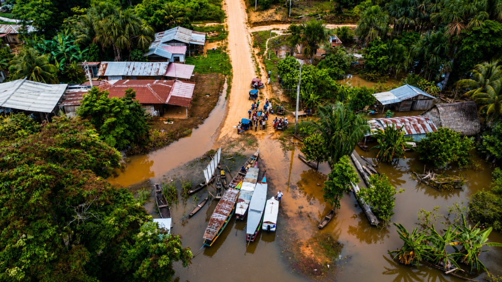 Traditional village life beside the Alappuzha backwaters