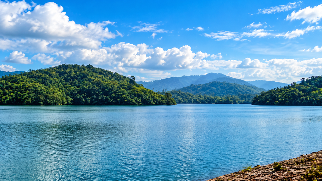 Thenmala reservoir and green hills in Kerala